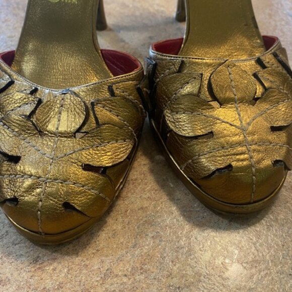 Ferragamo Gold Heels Size 9 1/2 B Leaf design Leather - Picture 4 of 16